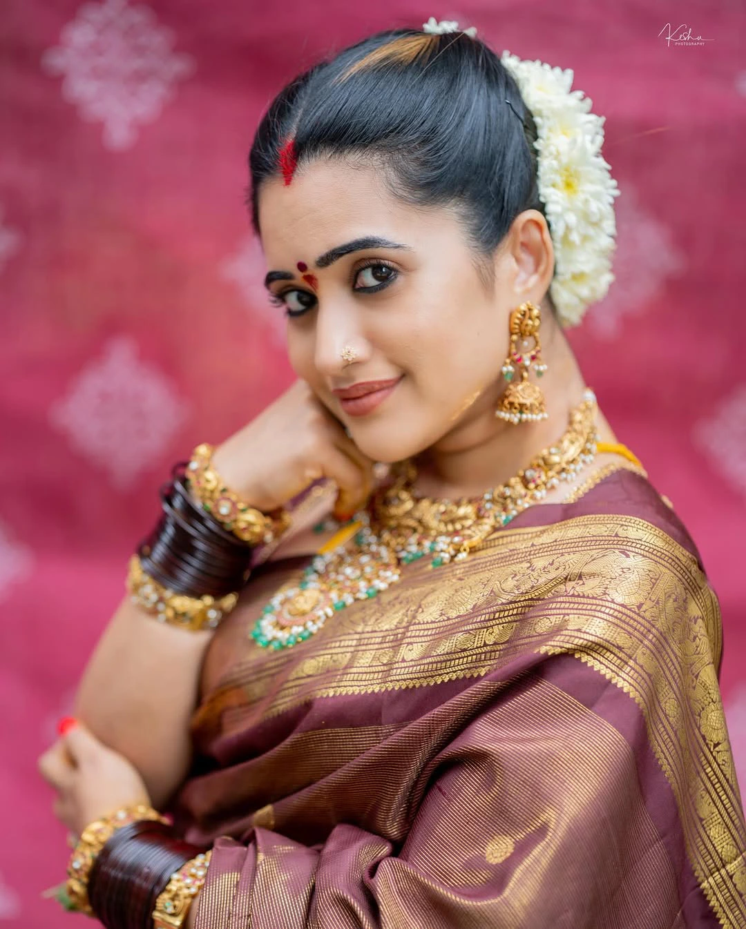 Sravanthi Chokarapu Perform Pooja in her Home