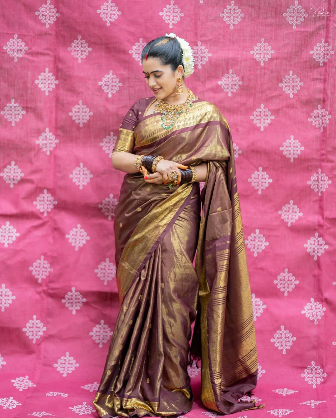 Sravanthi Chokarapu Perform Pooja in her Home