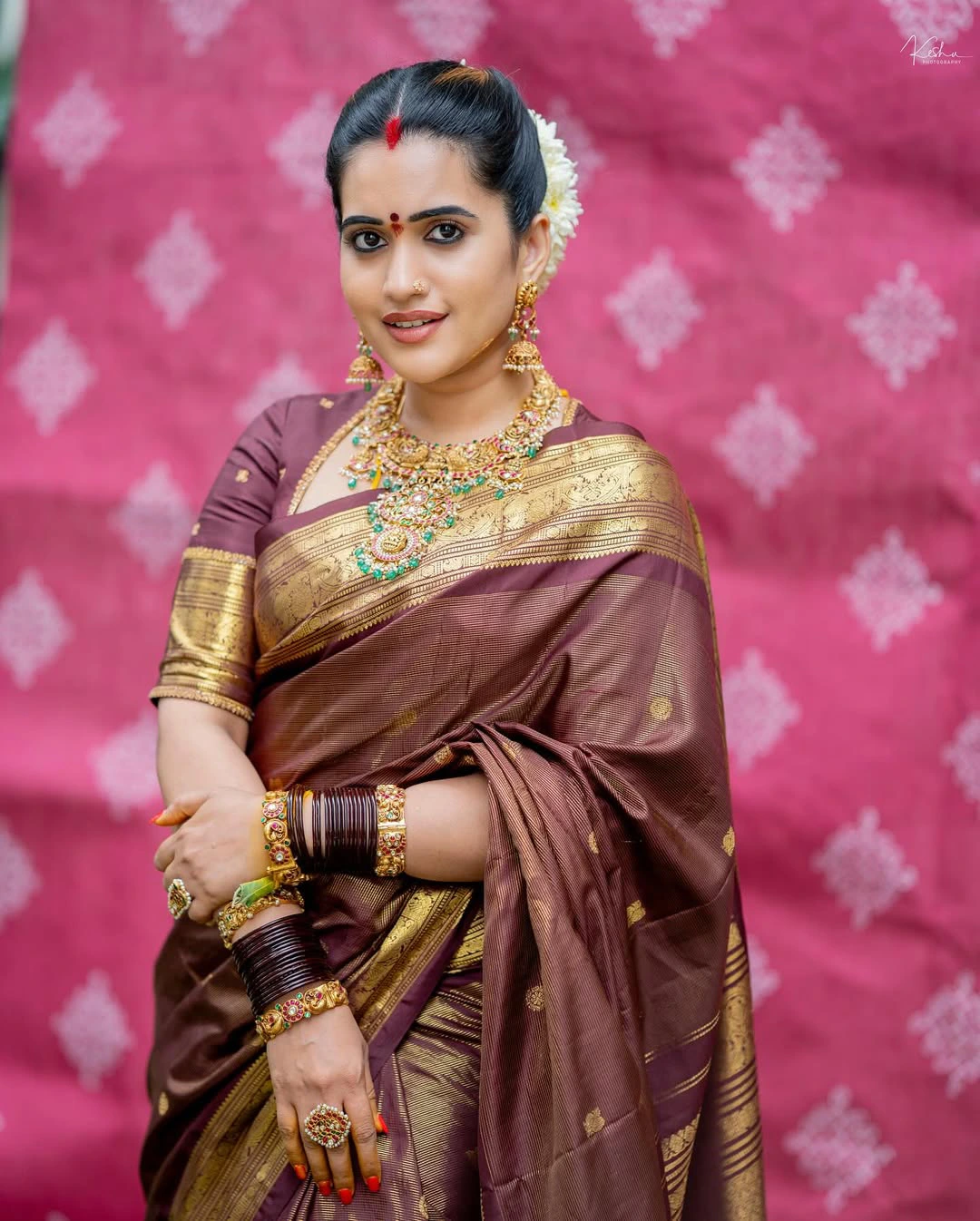 Sravanthi Chokarapu Perform Pooja in her Home