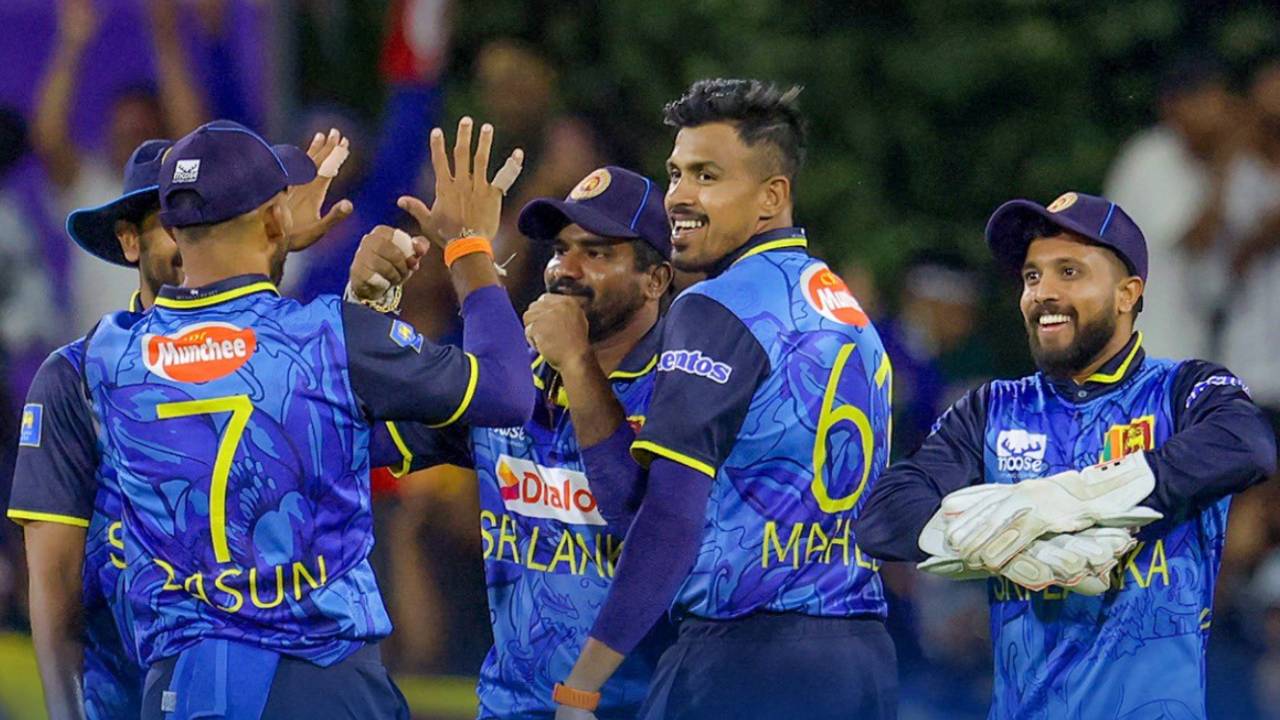 Sri Lanka : శ్రీలంక జట్టుకు ఐసీసీ షాక్.. భారీ జరిమానా.. Sri Lanka : శ్రీలంక జట్టుకు ఐసీసీ షాక్.. భారీ జరిమానా..