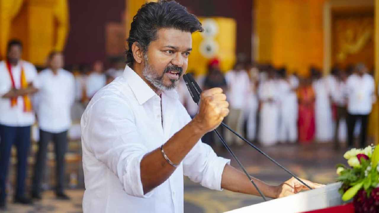 TVK Joseph Vijay: ఒకటి మా రాజకీయ శత్రువు, మరొకటి మా భావజాల శత్రువు.. ఆ రెండు పార్టీలపై టీవీకే అధ్యక్షుడు విజయ్ సంచలన వ్యాఖ్యలు TVK Joseph Vijay: ఒకటి మా రాజకీయ శత్రువు, మరొకటి మా భావజాల శత్రువు.. ఆ రెండు పార్టీలపై టీవీకే అధ్యక్షుడు విజయ్ సంచలన వ్యాఖ్యలు