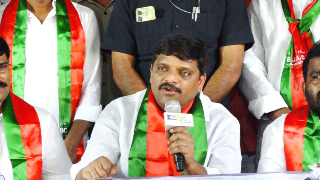 Teenmar Mallanna: ఆ మూడు పార్టీలు మోసం చేశాయి, సీఎం రేవంత్ క్షమాపణ చెప్పాలి, వచ్చేది బీసీ ప్రభుత్వమే- తీన్మార్ మల్లన్న Teenmar Mallanna: ఆ మూడు పార్టీలు మోసం చేశాయి, సీఎం రేవంత్ క్షమాపణ చెప్పాలి, వచ్చేది బీసీ ప్రభుత్వమే- తీన్మార్ మల్లన్న