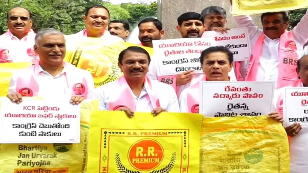 Telangana Assembly : అసెంబ్లీ ఆవరణలో బీఆర్ఎస్ ఎమ్మెల్యేల నిరసన.. కాళేశ్వరం కమిషన్పై కేటీఆర్ సంచలన కామెంట్స్.. Telangana Assembly : అసెంబ్లీ ఆవరణలో బీఆర్ఎస్ ఎమ్మెల్యేల నిరసన.. కాళేశ్వరం కమిషన్పై కేటీఆర్ సంచలన కామెంట్స్..