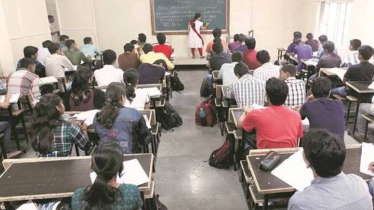 Telangana : వ్యవసాయ కూలీల పిల్లలకు గుడ్న్యూస్.. ఇక నుంచి వాళ్లకు 15శాతం రిజర్వేషన్.. అందుకు అర్హతలు ఇవే.. Telangana : వ్యవసాయ కూలీల పిల్లలకు గుడ్న్యూస్.. ఇక నుంచి వాళ్లకు 15శాతం రిజర్వేషన్.. అందుకు అర్హతలు ఇవే..