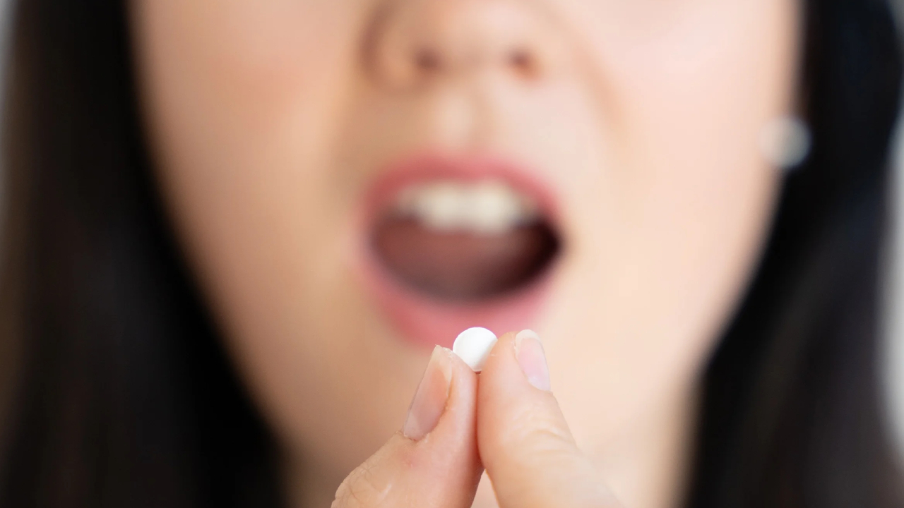 Periods: పీరియడ్స్ ఆపడానికి మందులు వాడుతున్నారా? ఇది ప్రాణాలతో చెలగాటమే.. జాగ్రత్త సుమీ Periods: పీరియడ్స్ ఆపడానికి మందులు వాడుతున్నారా? ఇది ప్రాణాలతో చెలగాటమే.. జాగ్రత్త సుమీ