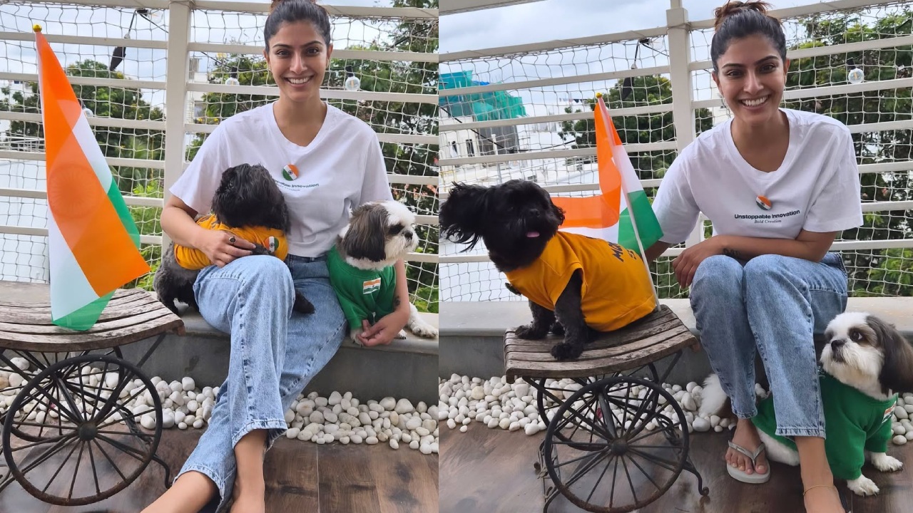 Varalaxmi Sarathkumar : ఇండిపెండెన్స్ డే స్పెషల్.. కుక్కపిల్లలతో వరలక్ష్మి శరత్ కుమార్ క్యూట్ ఫొటోలు..