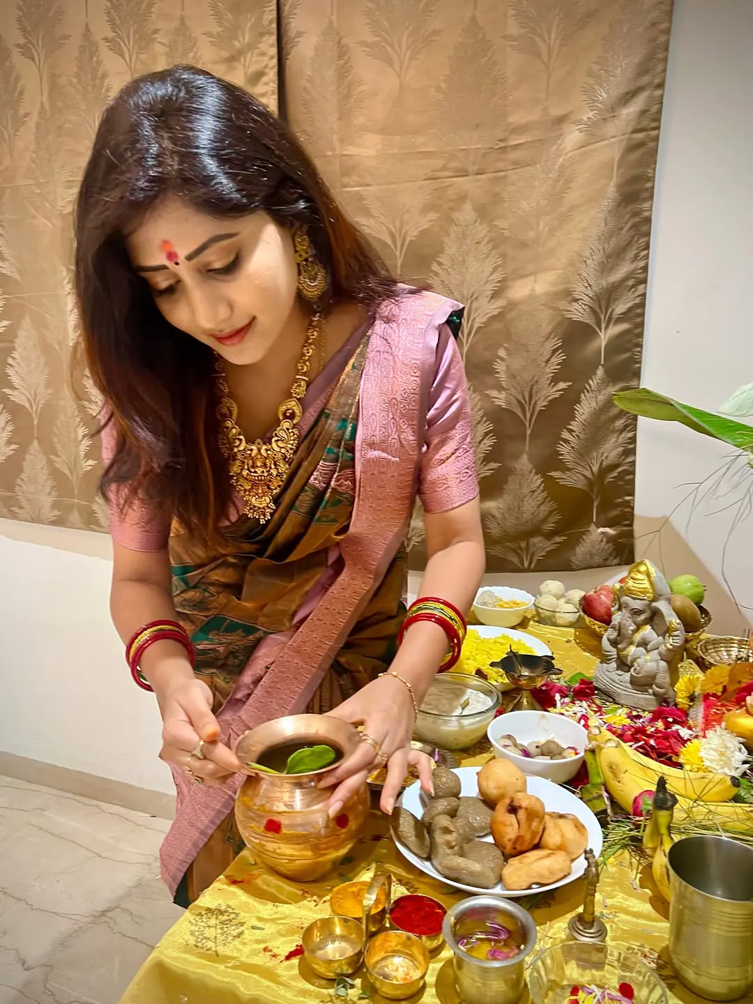 Bigg Boss Vasanthi Krishnan Vinayaka Chavithi Celebrations with her Husband
