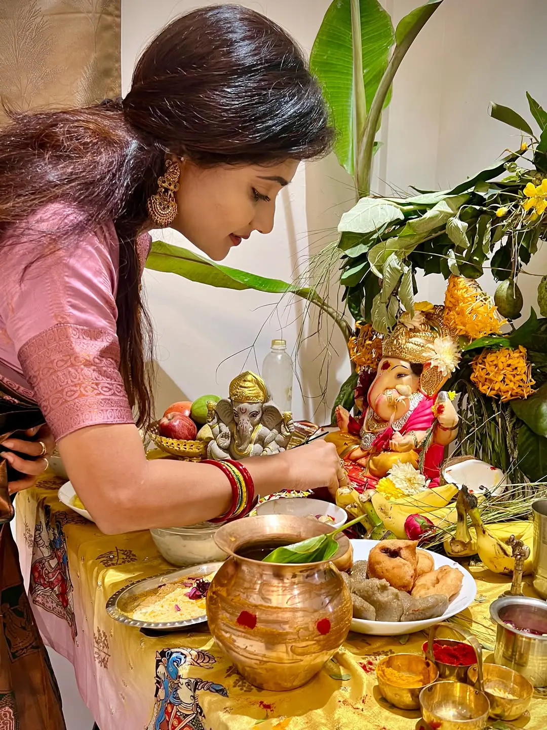 Bigg Boss Vasanthi Krishnan Vinayaka Chavithi Celebrations with her Husband