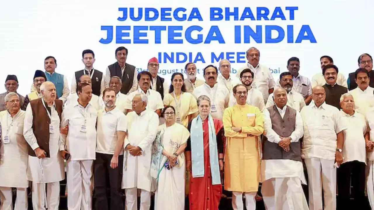 Vice Presidential Elections: ఉపరాష్ట్రపతి ఎన్నిక.. పోటీ చేసే యోచనలో ఇండియా బ్లాక్..! విపక్షాలతో ఖర్గే మంతనాలు.. Vice Presidential Elections: ఉపరాష్ట్రపతి ఎన్నిక.. పోటీ చేసే యోచనలో ఇండియా బ్లాక్..! విపక్షాలతో ఖర్గే మంతనాలు..
