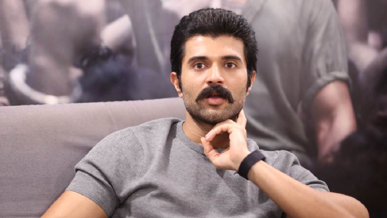 Vijay Deverakonda : గేమింగ్ యాప్నే ప్రమోట్ చేశా.. బెట్టింగ్ యాప్స్ కాదు : విజయ్ దేవరకొండ Vijay Deverakonda : గేమింగ్ యాప్నే ప్రమోట్ చేశా.. బెట్టింగ్ యాప్స్ కాదు : విజయ్ దేవరకొండ