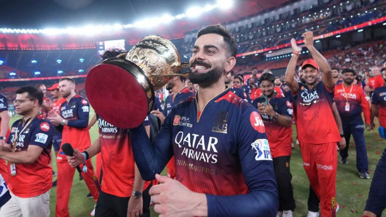 Virat Kohli retirement : ఐపీఎల్ నుంచి ఆ రోజే తప్పుకుంటా.. రిటైర్మెంట్ గురించి చికారాతో విరాట్ కోహ్లీ ఏం చెప్పాడు ? Virat Kohli retirement : ఐపీఎల్ నుంచి ఆ రోజే తప్పుకుంటా.. రిటైర్మెంట్ గురించి చికారాతో విరాట్ కోహ్లీ ఏం చెప్పాడు ?