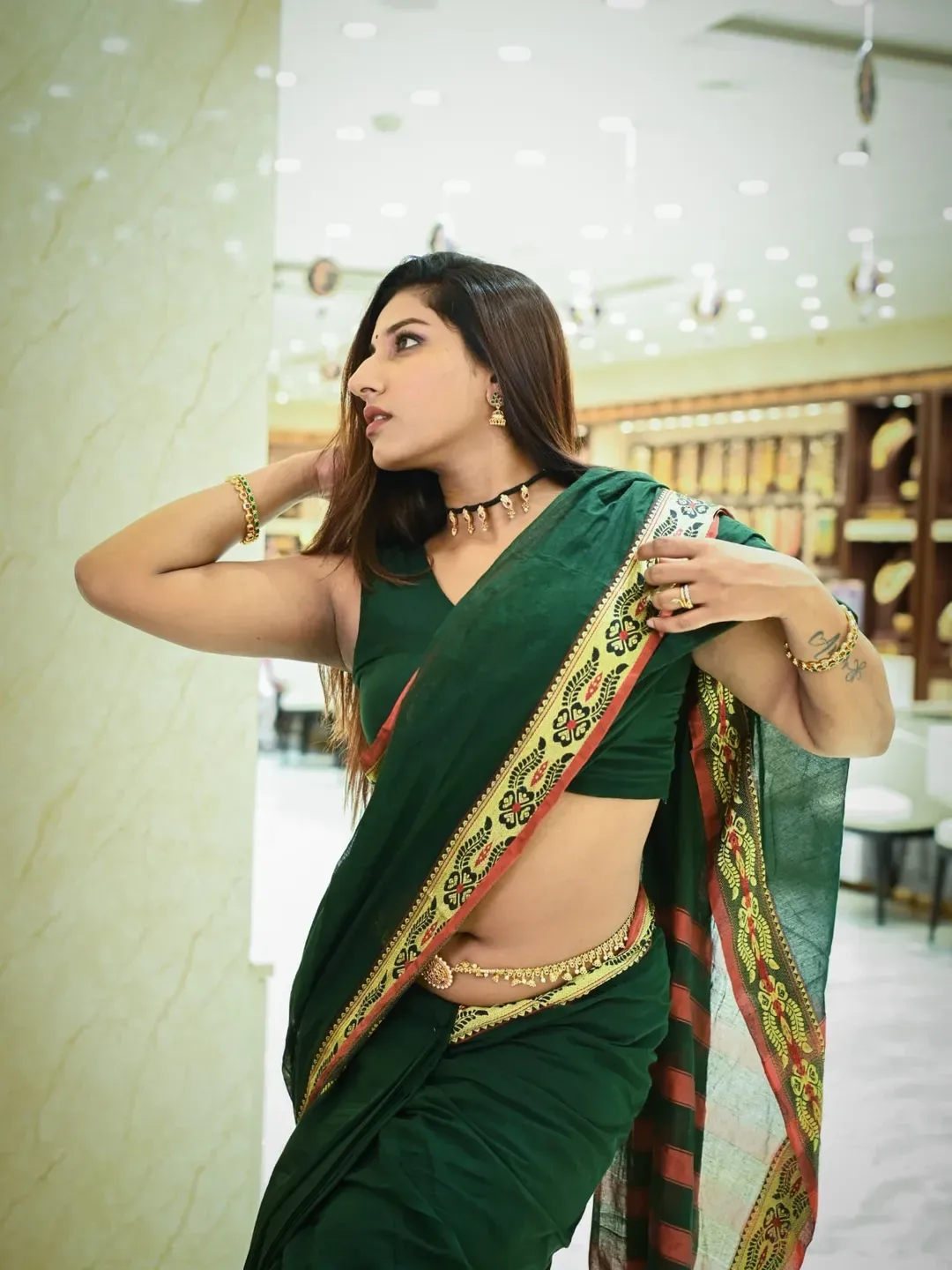 Vishnupriyaa Bhimeneni Stunning Looks in Saree