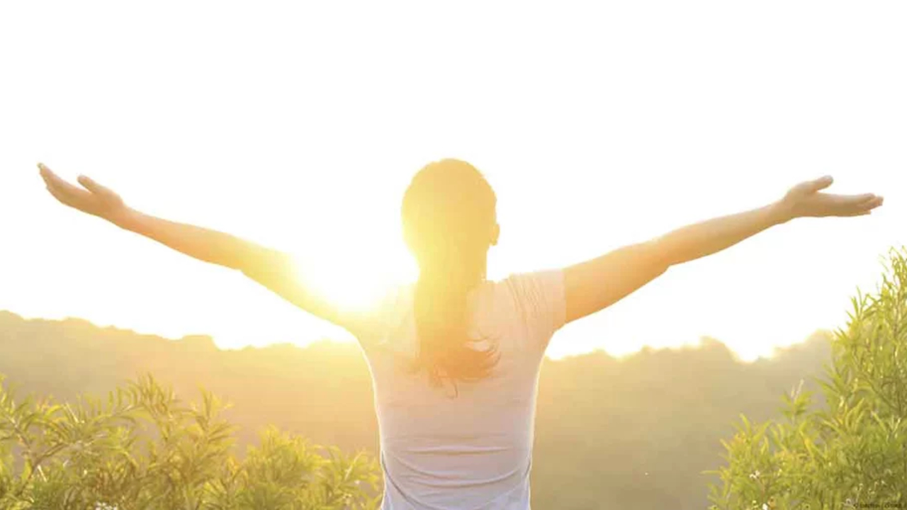 Vitamin D: విటమిన్ డీ కోసం ఎండలో ఎంతసేపు నిలబడాలి.. ఏ సమయం మంచిది? Vitamin D: విటమిన్ డీ కోసం ఎండలో ఎంతసేపు నిలబడాలి.. ఏ సమయం మంచిది?