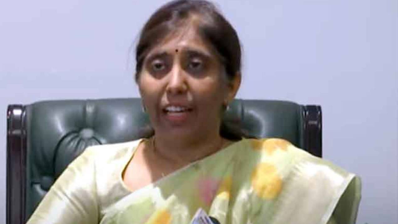 న్యాయం కోసం పోరాడడానికి సెక్యూరిటీ పెట్టుకుని తిరగాల్సిన పరిస్థితి : వైఎస్ సునీత న్యాయం కోసం పోరాడడానికి సెక్యూరిటీ పెట్టుకుని తిరగాల్సిన పరిస్థితి : వైఎస్ సునీత