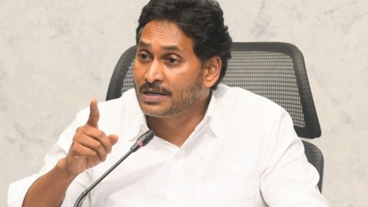 Ys Jagan : పులివెందులలో ప్రజాస్వామ్యాన్ని కూనీ చేశారు : వైఎస్ జగన్ Ys Jagan : పులివెందులలో ప్రజాస్వామ్యాన్ని కూనీ చేశారు : వైఎస్ జగన్