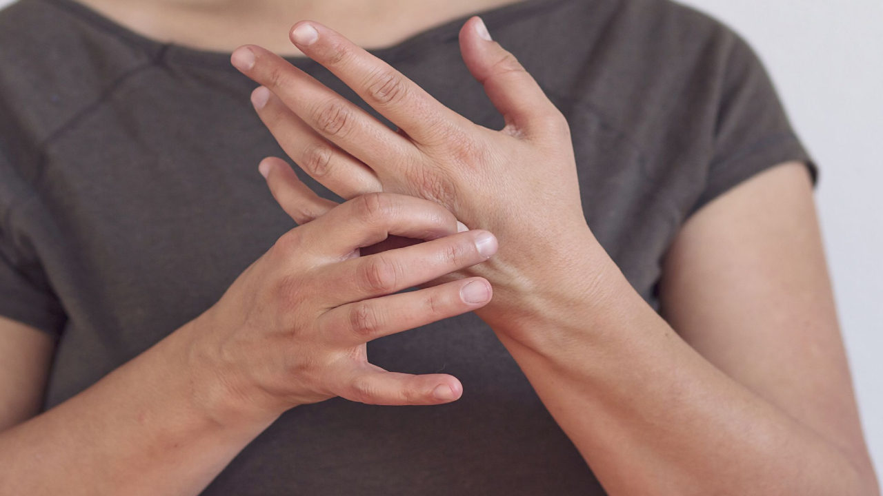 Acupressure: ఆకుప్రెషర్.. వేళ్ళలో ఆరోగ్యం.. ఏ వేలుని ఎక్కడ నొక్కితే ఏ సమస్య తగ్గుతుందో తెలుసా? Acupressure: ఆకుప్రెషర్.. వేళ్ళలో ఆరోగ్యం.. ఏ వేలుని ఎక్కడ నొక్కితే ఏ సమస్య తగ్గుతుందో తెలుసా?