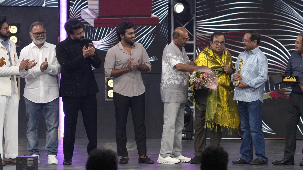 Gama Awards 2025 : గామా అవార్డ్స్ 2025.. బెస్ట్ ఫిలిం పుష్ప 2, బెస్ట్ యాక్టర్ అల్లు అర్జున్.. అవార్డ్స్ ఫుల్ లిస్ట్.. Gama Awards 2025 : గామా అవార్డ్స్ 2025.. బెస్ట్ ఫిలిం పుష్ప 2, బెస్ట్ యాక్టర్ అల్లు అర్జున్.. అవార్డ్స్ ఫుల్ లిస్ట్..