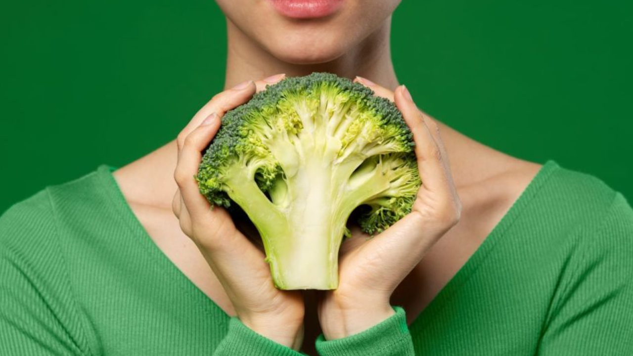 Broccoli Side Effects: అమ్మాయిలు జాగ్రత్త.. బ్రోకలీ తింటున్నారా.. చాలా డేంజర్.. వీళ్ళు అస్సలే తినకూడదు Broccoli Side Effects: అమ్మాయిలు జాగ్రత్త.. బ్రోకలీ తింటున్నారా.. చాలా డేంజర్.. వీళ్ళు అస్సలే తినకూడదు