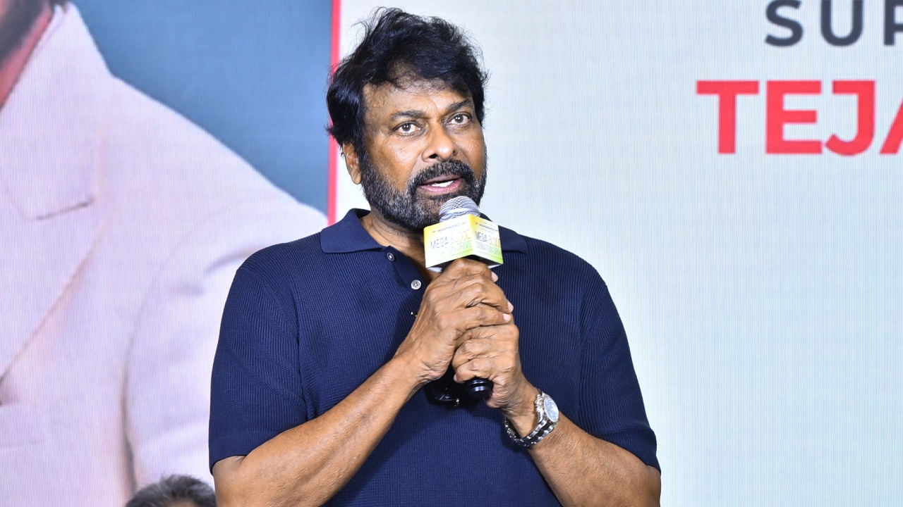 Chiranjeevi: సినీ కార్మికులు వర్సెస్ నిర్మాతలు.. రంగంలోకి మెగాస్టార్ చిరంజీవి.. ఏం జరగనుంది.. Chiranjeevi: సినీ కార్మికులు వర్సెస్ నిర్మాతలు.. రంగంలోకి మెగాస్టార్ చిరంజీవి.. ఏం జరగనుంది..