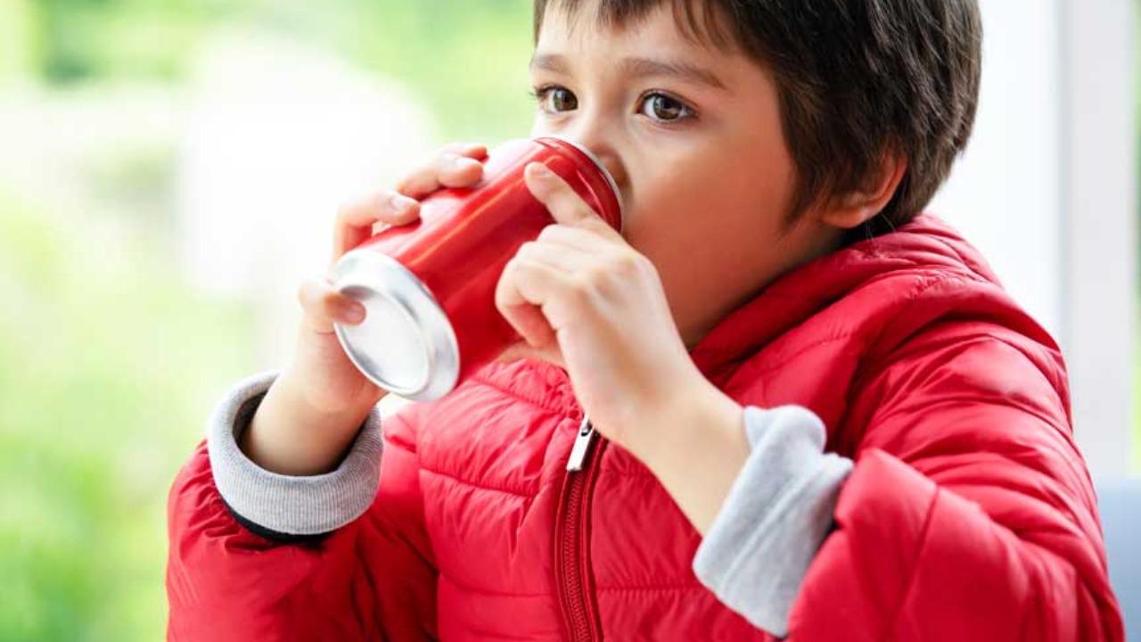 Cool Drinks Side Effects: తల్లిదండ్రులు జాగ్రత్త.. పిల్లలకు కూల్ డ్రింక్స్ తాగించకండి.. ఎంత డేంజరో తెలుసా? Cool Drinks Side Effects: తల్లిదండ్రులు జాగ్రత్త.. పిల్లలకు కూల్ డ్రింక్స్ తాగించకండి.. ఎంత డేంజరో తెలుసా?