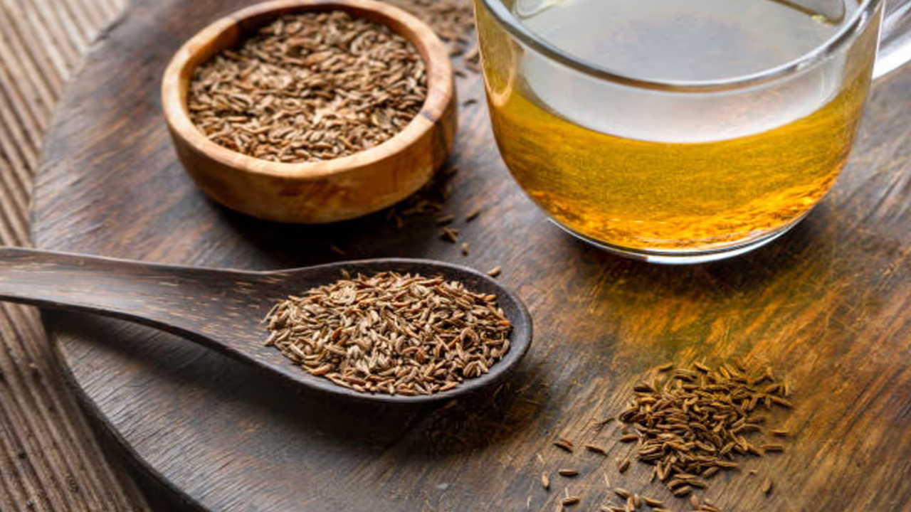 Cumin Water Benefits: కీళ్ల నొప్పుల ఖేల్ ఖతం.. ఈ రసం చేసే మాయాజాలం.. లేచి పరిగెడతారు చూడు Cumin Water Benefits: కీళ్ల నొప్పుల ఖేల్ ఖతం.. ఈ రసం చేసే మాయాజాలం.. లేచి పరిగెడతారు చూడు