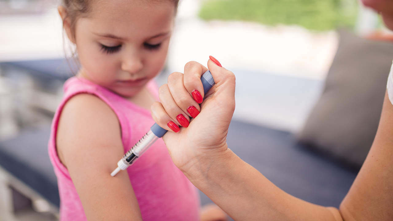Diabetes In Children: పిల్లల్లో డయాబెటీస్ ప్రమాదం.. ఈ 5 రకాల ఫుడ్ తో మొత్తం కంట్రోల్ చేయొచ్చు Diabetes In Children: పిల్లల్లో డయాబెటీస్ ప్రమాదం.. ఈ 5 రకాల ఫుడ్ తో మొత్తం కంట్రోల్ చేయొచ్చు