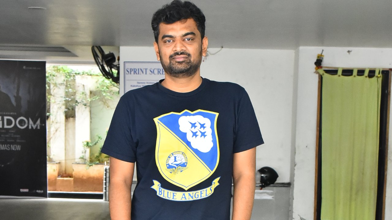 Gowtam Tinnanuri : టాలీవుడ్ లో పనిచేసినట్టు అక్కడ పనిచేయరు.. బాలీవుడ్ పై కింగ్డమ్ డైరెక్టర్ సంచలన వ్యాఖ్యలు.. Gowtam Tinnanuri : టాలీవుడ్ లో పనిచేసినట్టు అక్కడ పనిచేయరు.. బాలీవుడ్ పై కింగ్డమ్ డైరెక్టర్ సంచలన వ్యాఖ్యలు..
