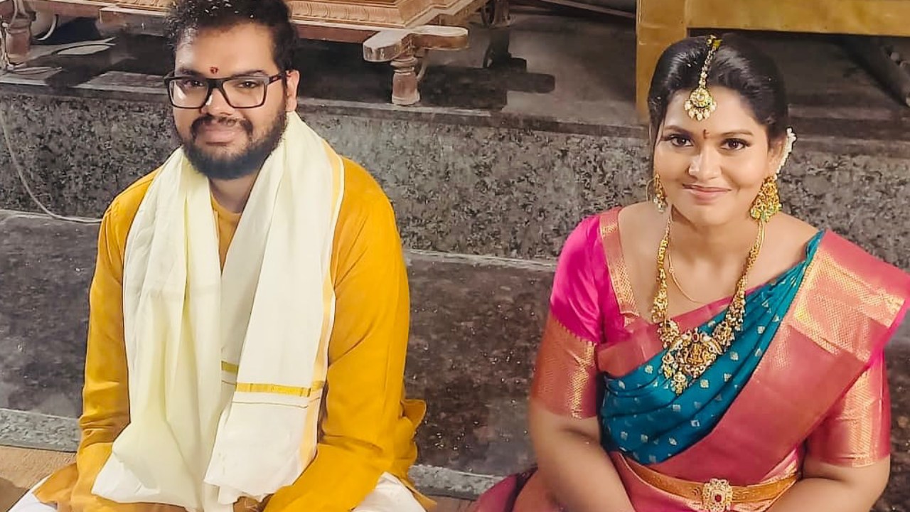 PVNS Rohit : మొన్నే నేషనల్ అవార్డు గెలుచుకున్న సింగర్.. తాజాగా ప్రేమించిన అమ్మాయితో నిశ్చితార్థం.. PVNS Rohit : మొన్నే నేషనల్ అవార్డు గెలుచుకున్న సింగర్.. తాజాగా ప్రేమించిన అమ్మాయితో నిశ్చితార్థం..