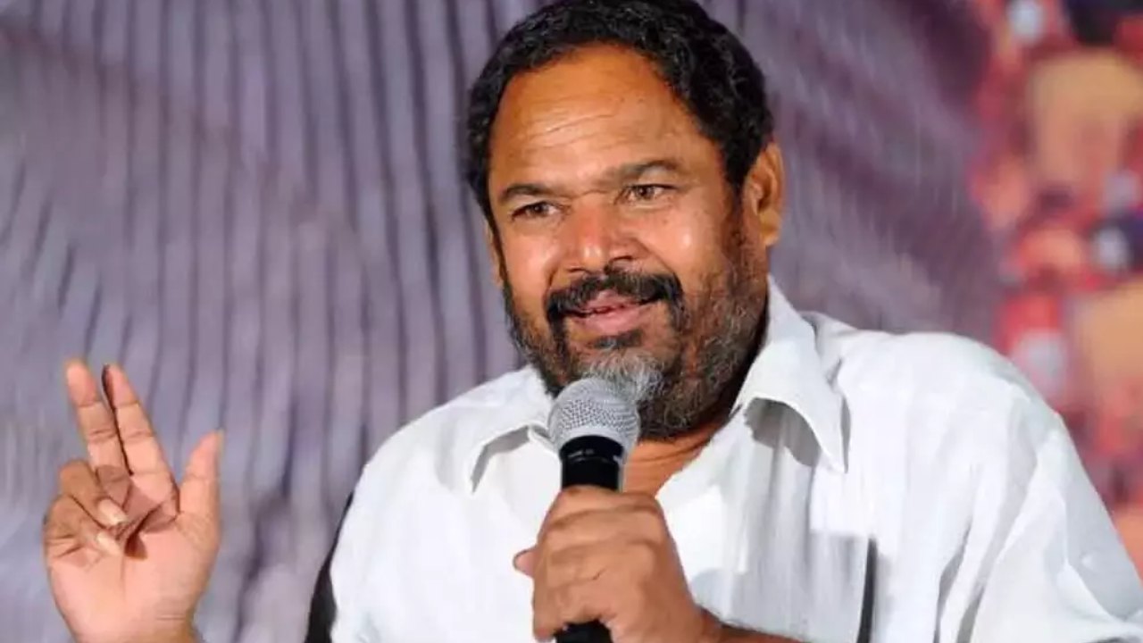 R Narayanamurthy : పాలిటిక్స్లోకి ఆర్ నారాయణమూర్తి.. అవకాశం ఉన్నా రాలేదు.. మూడు పార్టీల నుంచి ఎంపీ, ఎమ్మెల్యే టికెట్స్ ఆఫర్.. R Narayanamurthy : పాలిటిక్స్లోకి ఆర్ నారాయణమూర్తి.. అవకాశం ఉన్నా రాలేదు.. మూడు పార్టీల నుంచి ఎంపీ, ఎమ్మెల్యే టికెట్స్ ఆఫర్..