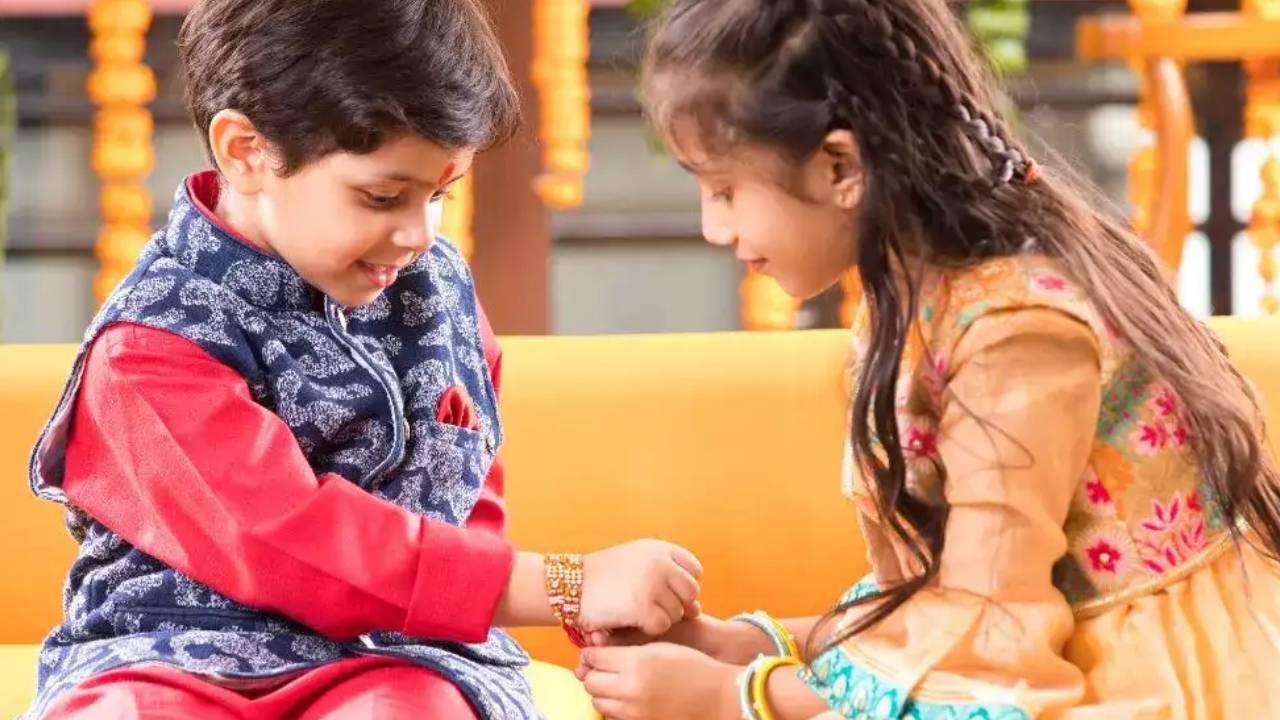 నేడు రక్షా బంధన్.. ఏ సమయంలో రాఖీ కట్టాలి.. ఆ సమయంలో రాఖీ కట్టడం వల్ల ఏం జరుగుతుంది..? నేడు రక్షా బంధన్.. ఏ సమయంలో రాఖీ కట్టాలి.. ఆ సమయంలో రాఖీ కట్టడం వల్ల ఏం జరుగుతుంది..?