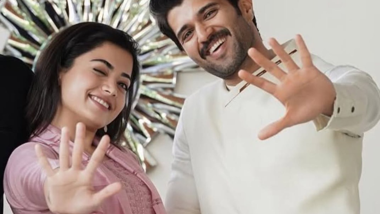 Rashmika Mandanna : విజయ్ కోసం రష్మిక ఎంత రిస్క్ చేసిందో తెలుసా? మారువేషంలో వెళ్లి మరీ.. Rashmika Mandanna : విజయ్ కోసం రష్మిక ఎంత రిస్క్ చేసిందో తెలుసా? మారువేషంలో వెళ్లి మరీ..