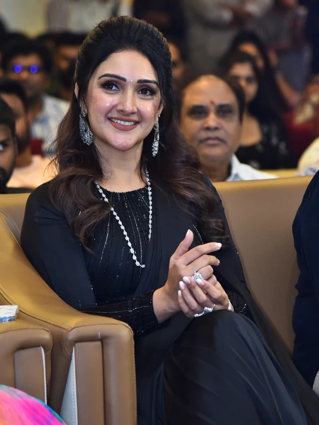 Sridevi Vijaykumar Shines in Sundarakanda Pre Release Event