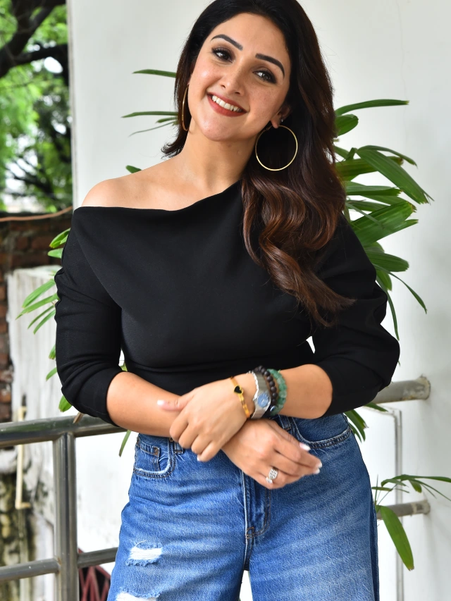 Prabhas First Heroine Sridevi Vijaykumar Latest Clicks