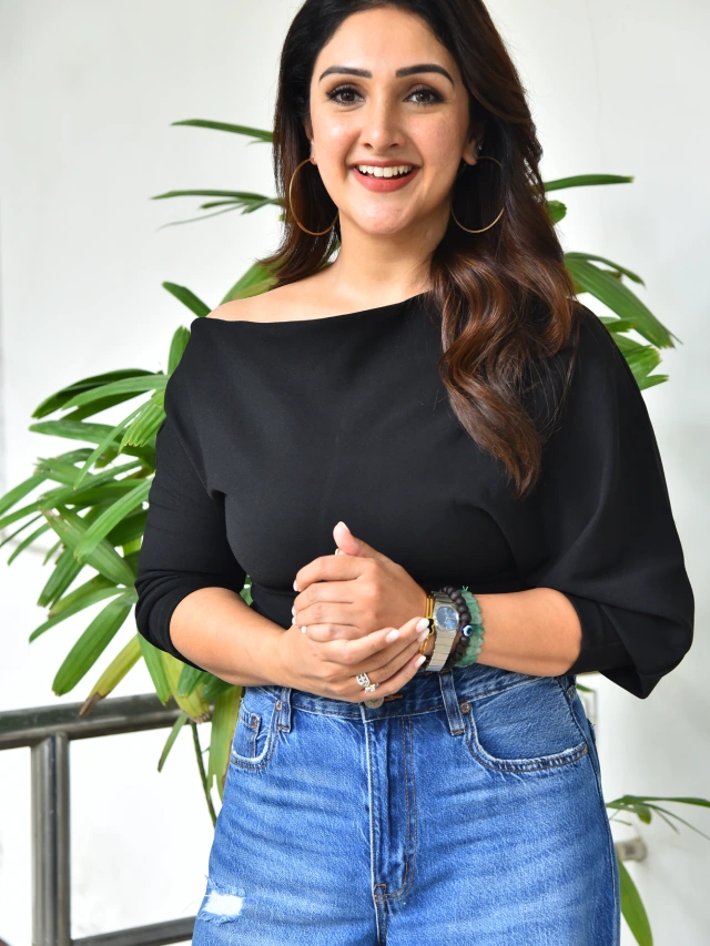 Prabhas First Heroine Sridevi Vijaykumar Latest Clicks