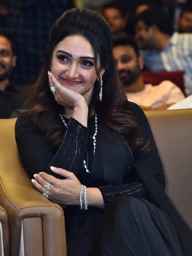 Sridevi Vijaykumar Shines in Sundarakanda Pre Release Event