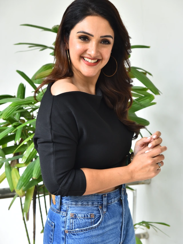 Prabhas First Heroine Sridevi Vijaykumar Latest Clicks