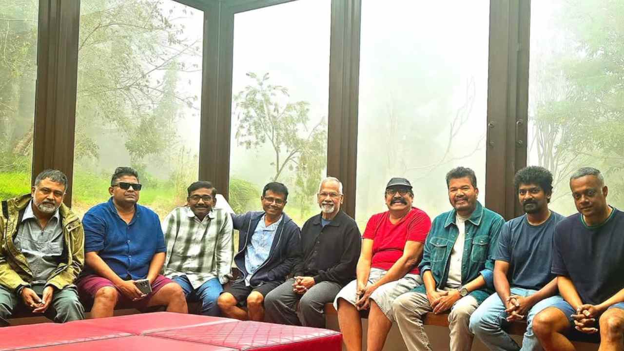 Tamil Directors : తమిళ్ స్టార్ డైరెక్టర్స్ అంతా ఒకే ఫ్రేమ్ లో.. ఫొటో వైరల్.. ఎవరెవరు ఉన్నారో తెలుసా? Tamil Directors : తమిళ్ స్టార్ డైరెక్టర్స్ అంతా ఒకే ఫ్రేమ్ లో.. ఫొటో వైరల్.. ఎవరెవరు ఉన్నారో తెలుసా?