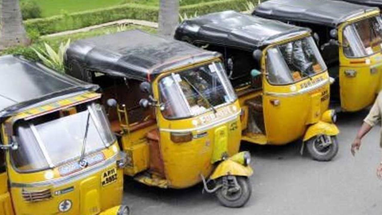 AP Vahanamitra : ఆటో డ్రైవర్లకు అలర్ట్.. ఇవాళే లాస్ట్డేట్.. రూ.15వేలు అకౌంట్లో పడాలంటే వెంటనే ఇలా చేయండి.. AP Vahanamitra : ఆటో డ్రైవర్లకు అలర్ట్.. ఇవాళే లాస్ట్డేట్.. రూ.15వేలు అకౌంట్లో పడాలంటే వెంటనే ఇలా చేయండి..