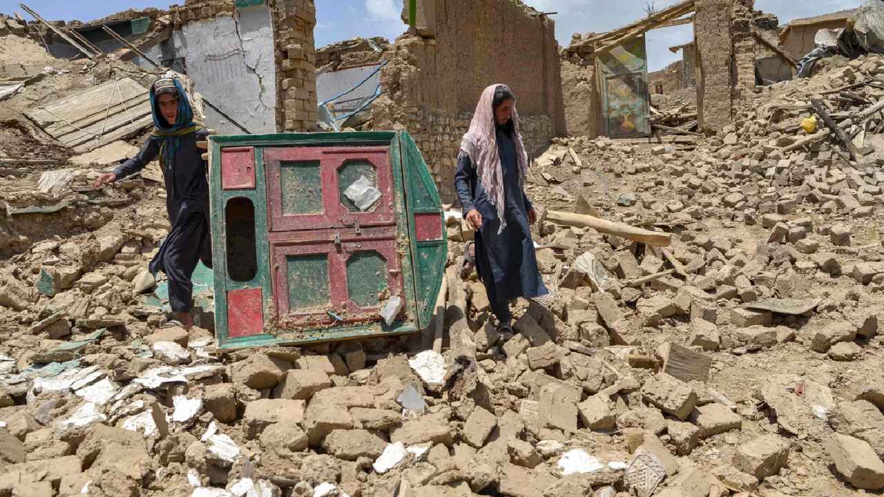 Afghanistan Earthquake: 1400 మందికిపైగా దుర్మరణం.. ఊళ్లకు ఊళ్లే మాయం.. అప్ఘానిస్థాన్లో భూకంపం విధ్వంసం.. Afghanistan Earthquake: 1400 మందికిపైగా దుర్మరణం.. ఊళ్లకు ఊళ్లే మాయం.. అప్ఘానిస్థాన్లో భూకంపం విధ్వంసం..