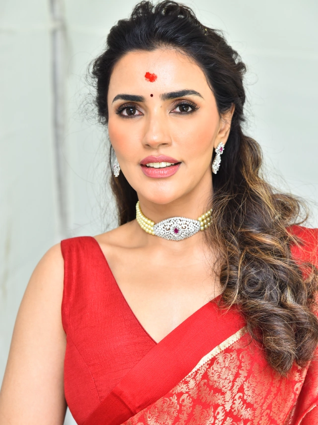 Akshara Gowda Shines in Saree at Sudigali Sudheer Hailesso Movie Opening
