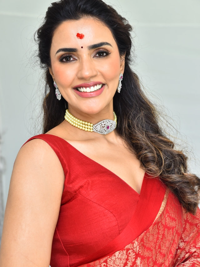 Akshara Gowda Shines in Saree at Sudigali Sudheer Hailesso Movie Opening