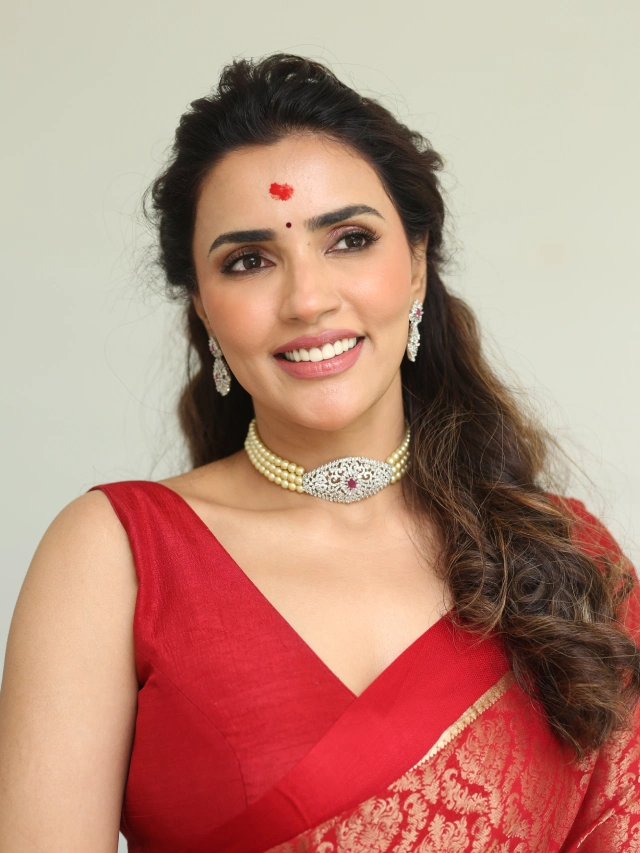 Akshara Gowda Shines in Saree at Sudigali Sudheer Hailesso Movie Opening