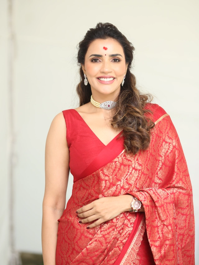 Akshara Gowda Shines in Saree at Sudigali Sudheer Hailesso Movie Opening