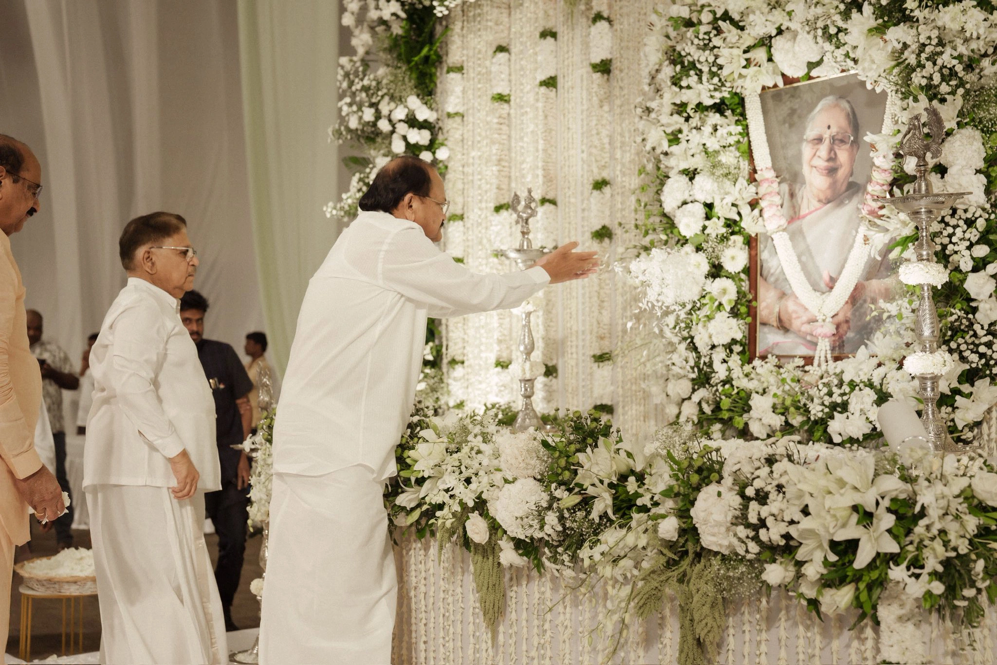 Allu Arjun Grand Mother Final Rituals