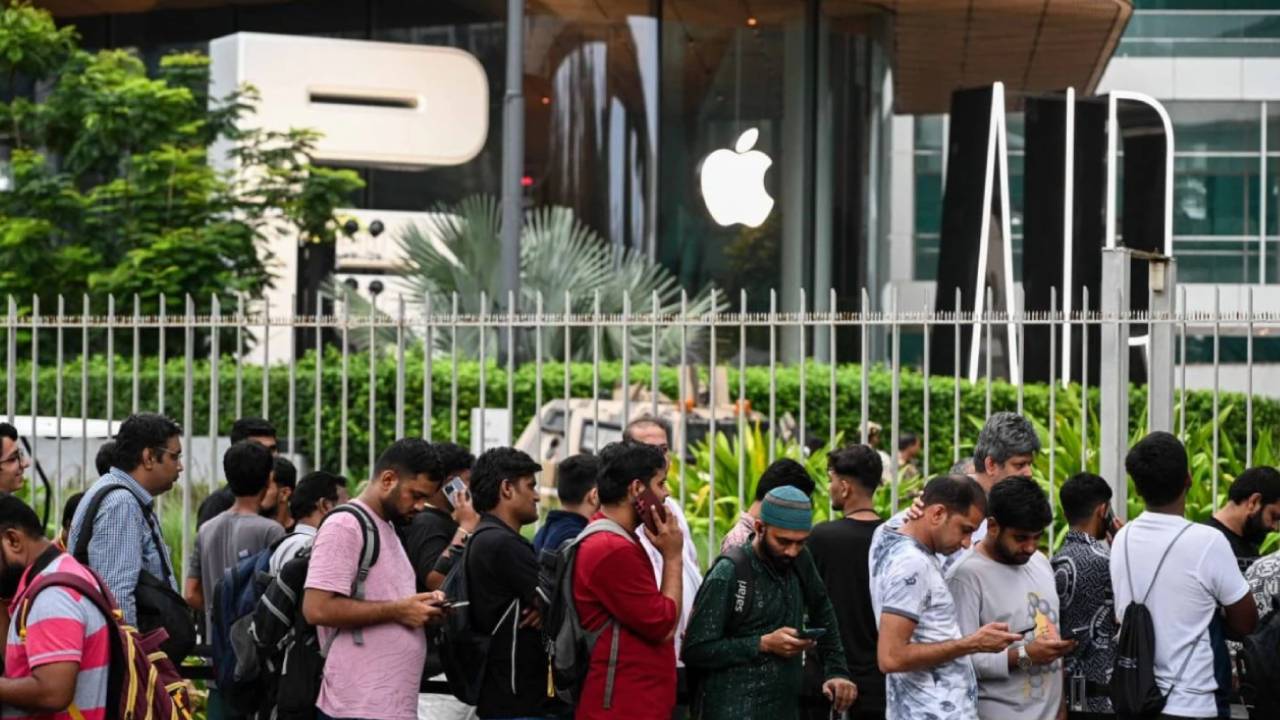 Apple iPhone 17 Sale