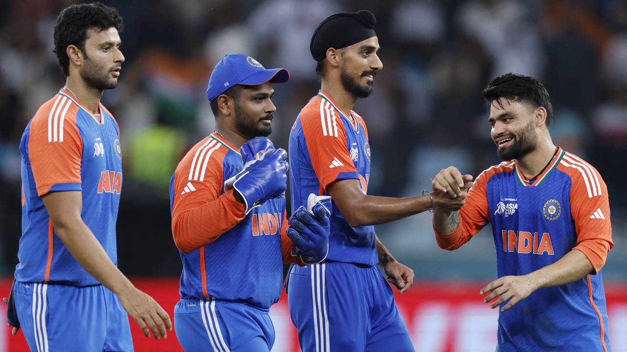 IND vs PAK : పాక్తో ఫైనల్ మ్యాచ్లో విజయం సాధించాలంటే.. ఈ ‘మూడు’ మారాల్సిందే.. IND vs PAK : పాక్తో ఫైనల్ మ్యాచ్లో విజయం సాధించాలంటే.. ఈ ‘మూడు’ మారాల్సిందే..
