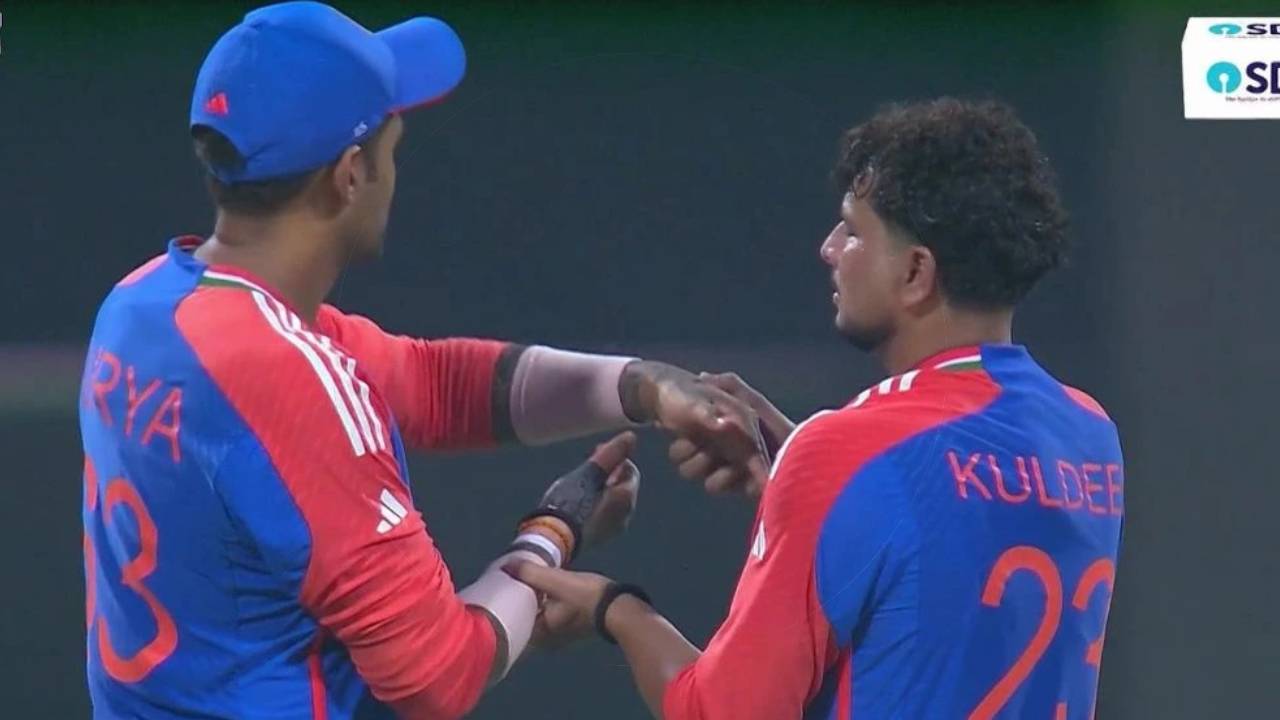 IND vs Oman : కుల్దీప్ ఎంత పని చేశావు.. సూర్య చేత బలవంతంగా ఆ పని చేయిస్తావా.. ఇప్పుడు చూడు ఏమైందో..? IND vs Oman : కుల్దీప్ ఎంత పని చేశావు.. సూర్య చేత బలవంతంగా ఆ పని చేయిస్తావా.. ఇప్పుడు చూడు ఏమైందో..?