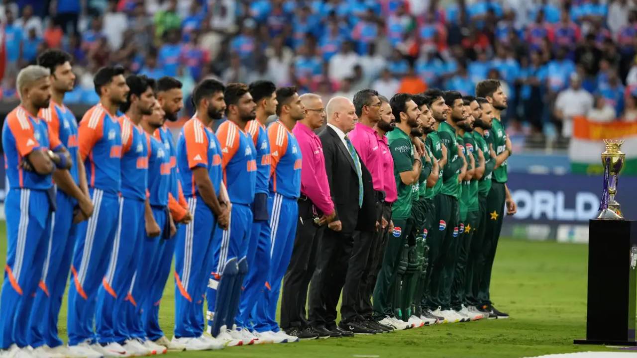 IND vs PAK : ఆసియాకప్లో పాక్కు ఘోర అవమానం..! జాతీయ గీతం బదులు ‘పాప్’ సాంగ్! IND vs PAK : ఆసియాకప్లో పాక్కు ఘోర అవమానం..! జాతీయ గీతం బదులు ‘పాప్’ సాంగ్!