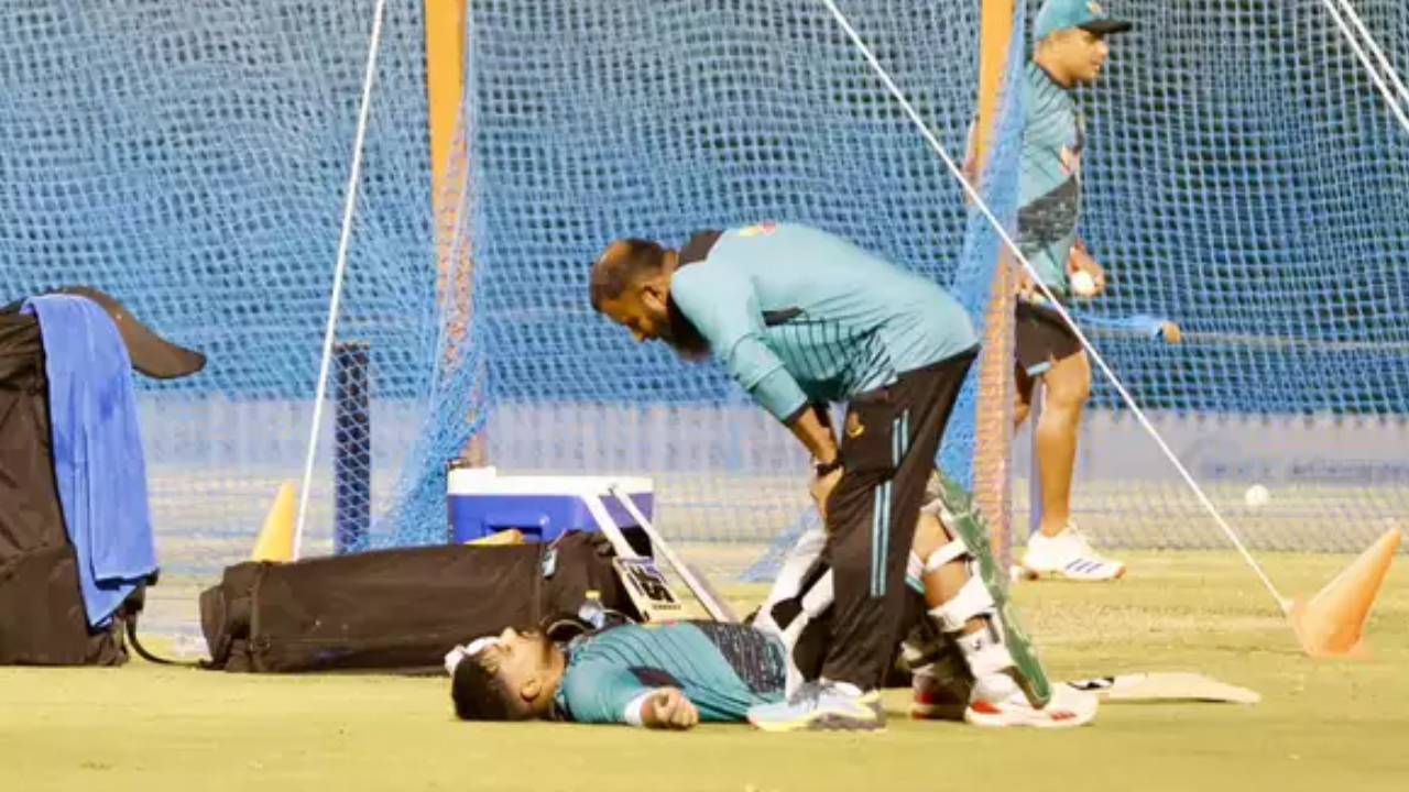 IND vs BAN : భారత్తో మ్యాచ్కు ముందు బంగ్లాదేశ్కు భారీ షాక్.. స్టార్ ఆటగాడికి గాయం..! IND vs BAN : భారత్తో మ్యాచ్కు ముందు బంగ్లాదేశ్కు భారీ షాక్.. స్టార్ ఆటగాడికి గాయం..!