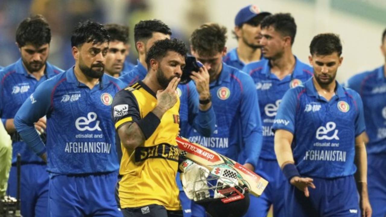 SL vs AFG : అఫ్గానిస్తాన్ ఆశలపై దెబ్బ కొట్టిన శ్రీలంక.. బతికిపోయిన బంగ్లాదేశ్.. SL vs AFG : అఫ్గానిస్తాన్ ఆశలపై దెబ్బ కొట్టిన శ్రీలంక.. బతికిపోయిన బంగ్లాదేశ్..